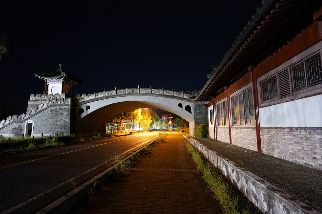 月夜の燕趙園
