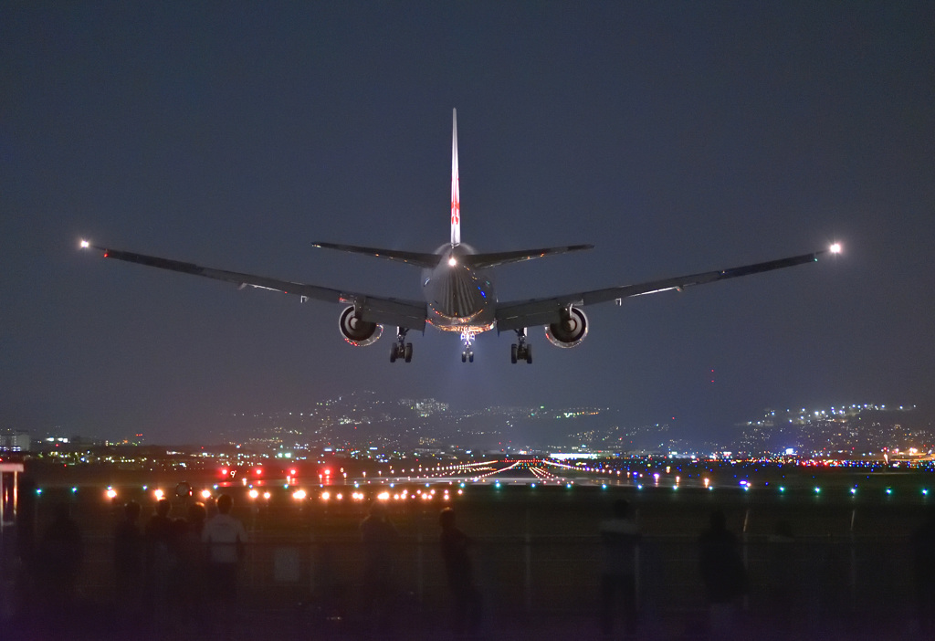 夜の伊丹空港
