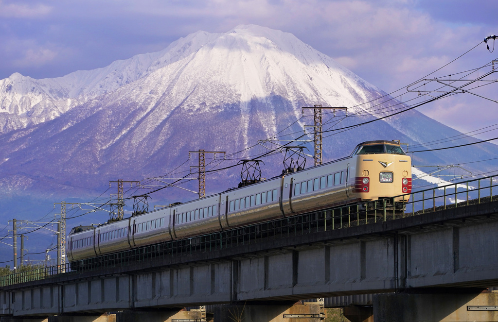 大山と特急やくも国鉄色