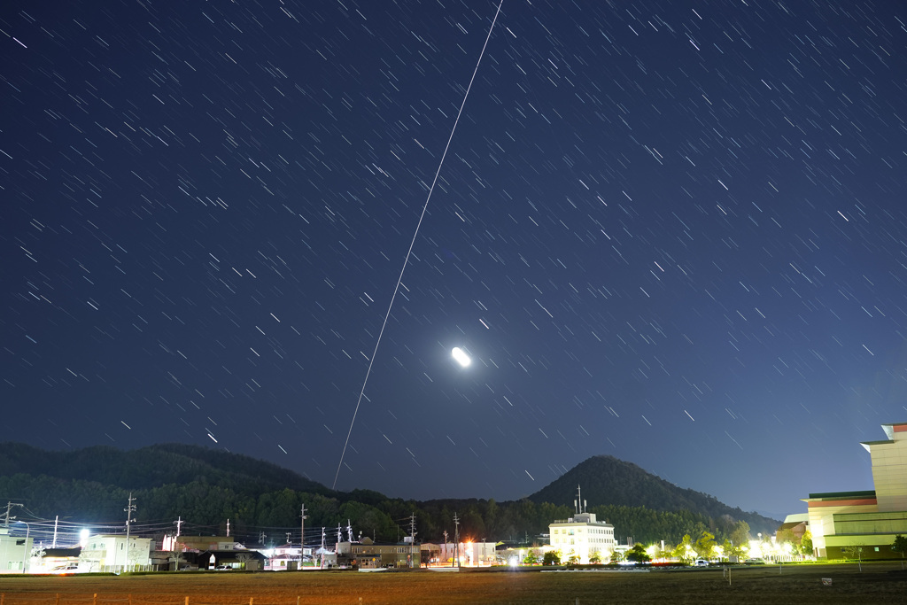 国際宇宙ステーションの光跡