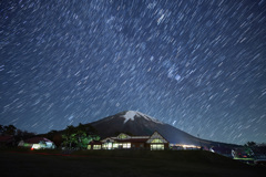 大山まきばに昇る冬の星座