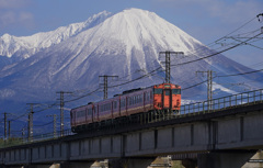 大山とキハ47タラコ