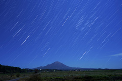大山と昇る冬の大三角