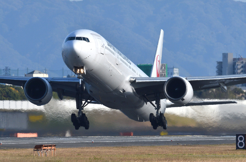 B777 Take Off