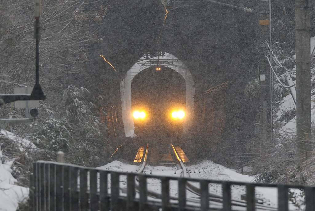 雪のサンライズ出雲・285系