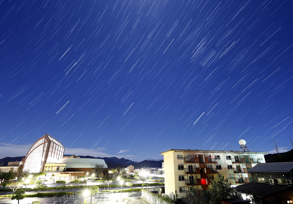 昇るオリオン座と冬の星座