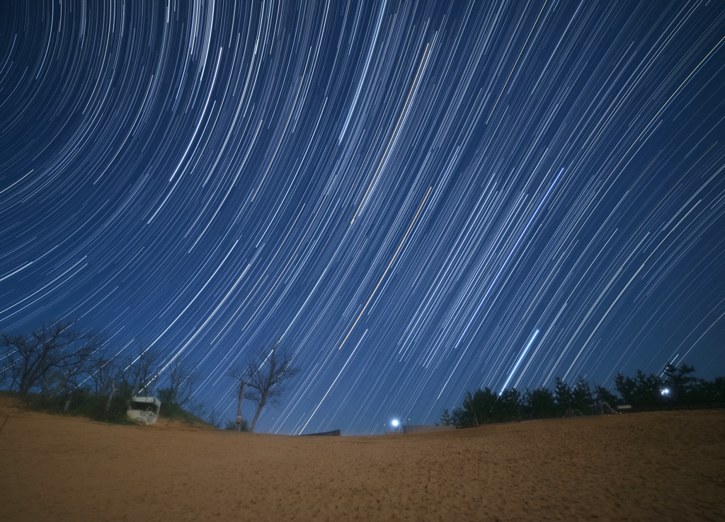 砂丘に昇る冬の星座