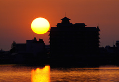 東郷湖に沈む夕陽