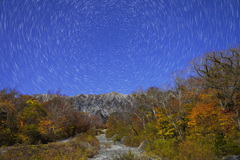 月夜の大山三の沢紅葉