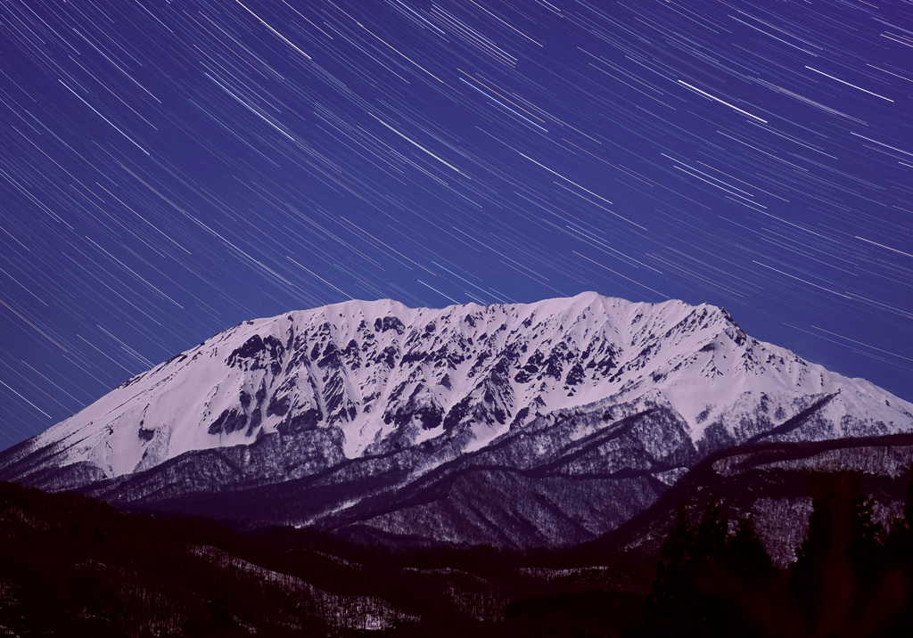 月夜の大山南壁