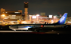 ANA B737-800到着