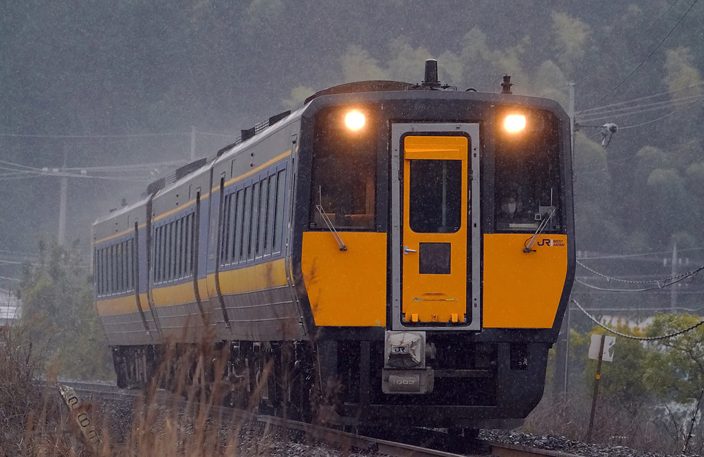雨のスーパーまつかぜ