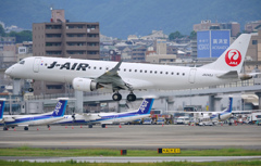 J-AIR E190 到着