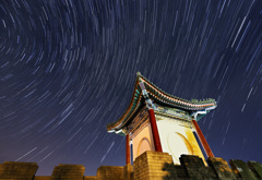 燕趙園と昇る秋の星座