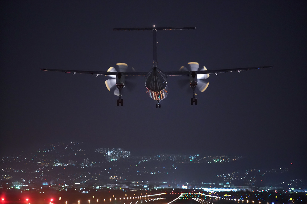 DHC-8 到着