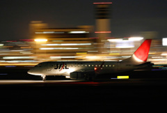 夜の伊丹空港