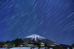大山まきばに昇る春の星座