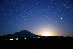 大山と月の出