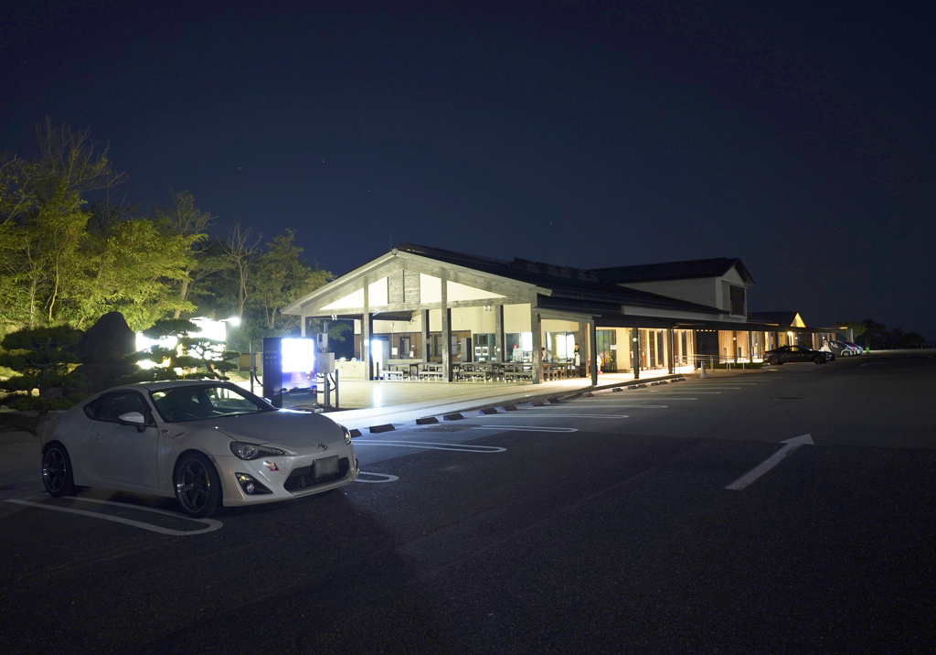 砂丘ビジターセンターの夜
