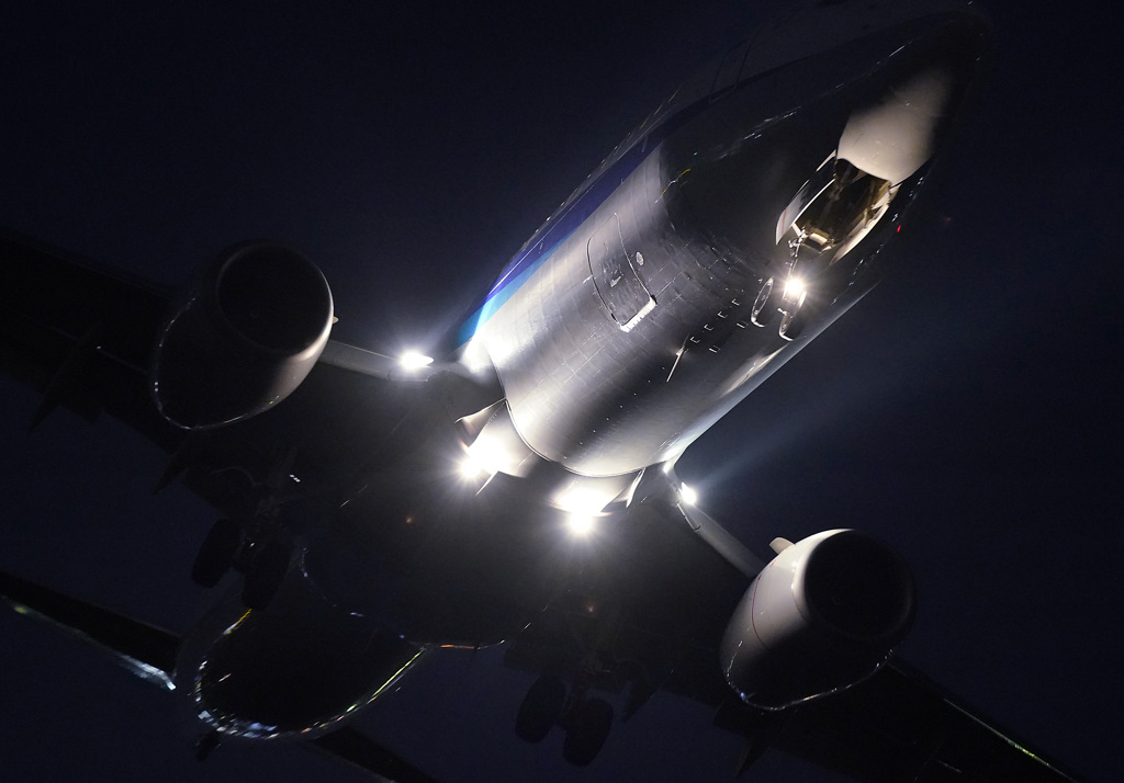 Night Arrival B737