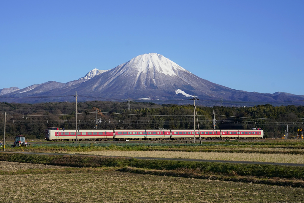 大山と特急やくも