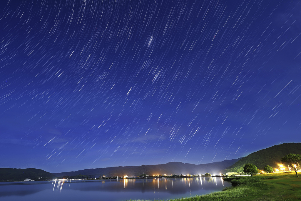 東郷湖に昇る冬の星座