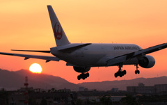 夕暮れの伊丹空港