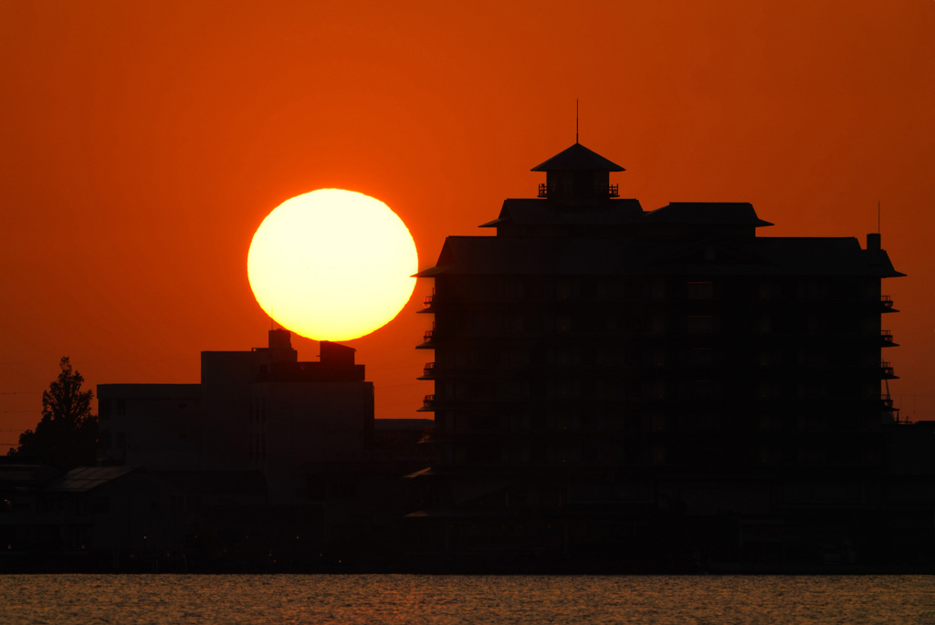 はわい温泉 望湖桜に沈む夕日