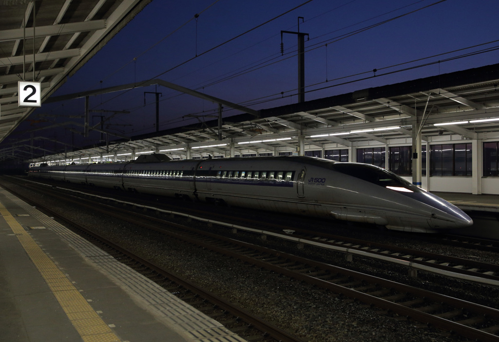 夜明けの新倉敷駅