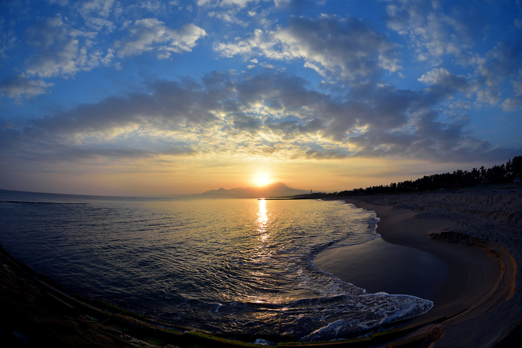 日の出の弓ヶ浜と大山 By Hm777 Id 写真共有サイト Photohito