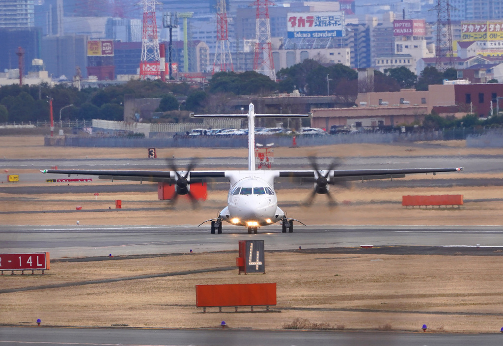 ATR-42到着