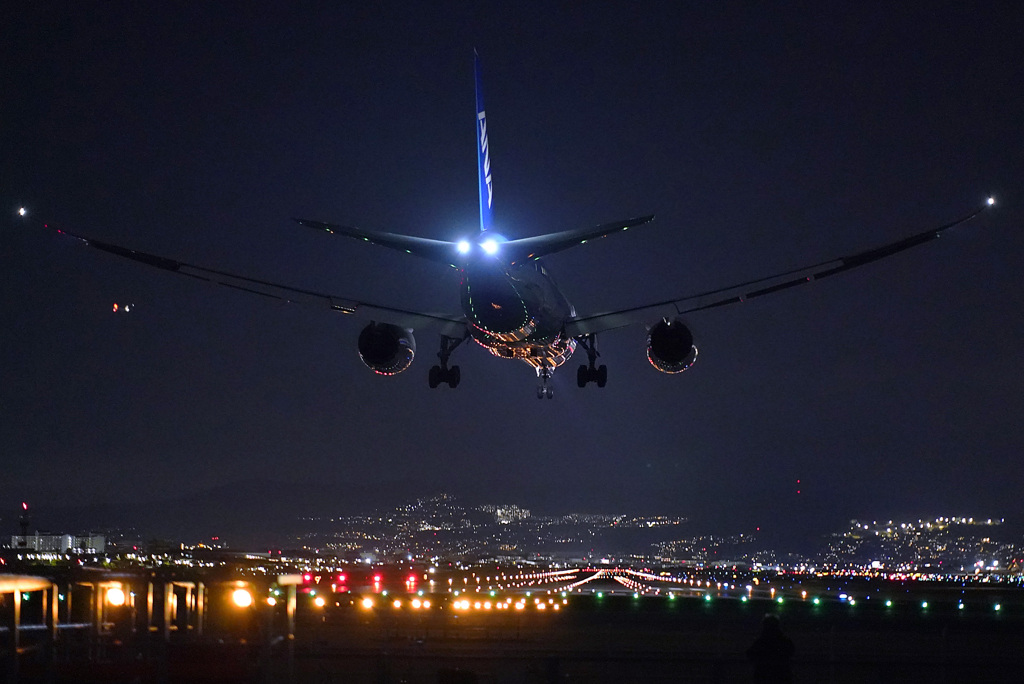 Night Arrival B787