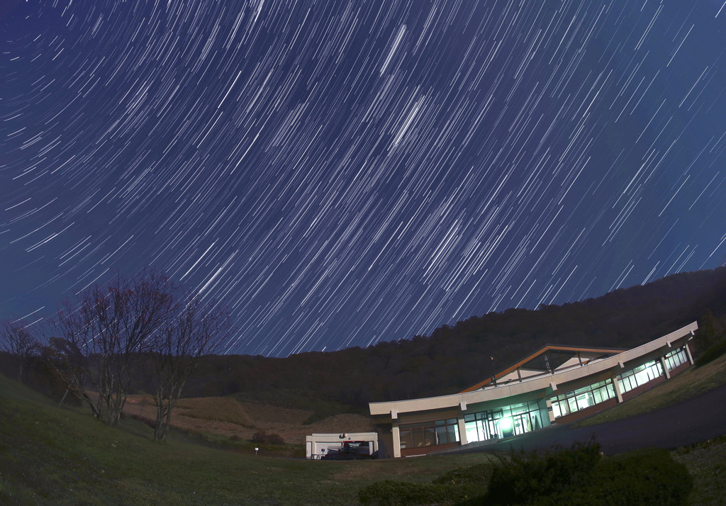 休暇村奥大山に昇る冬の星座