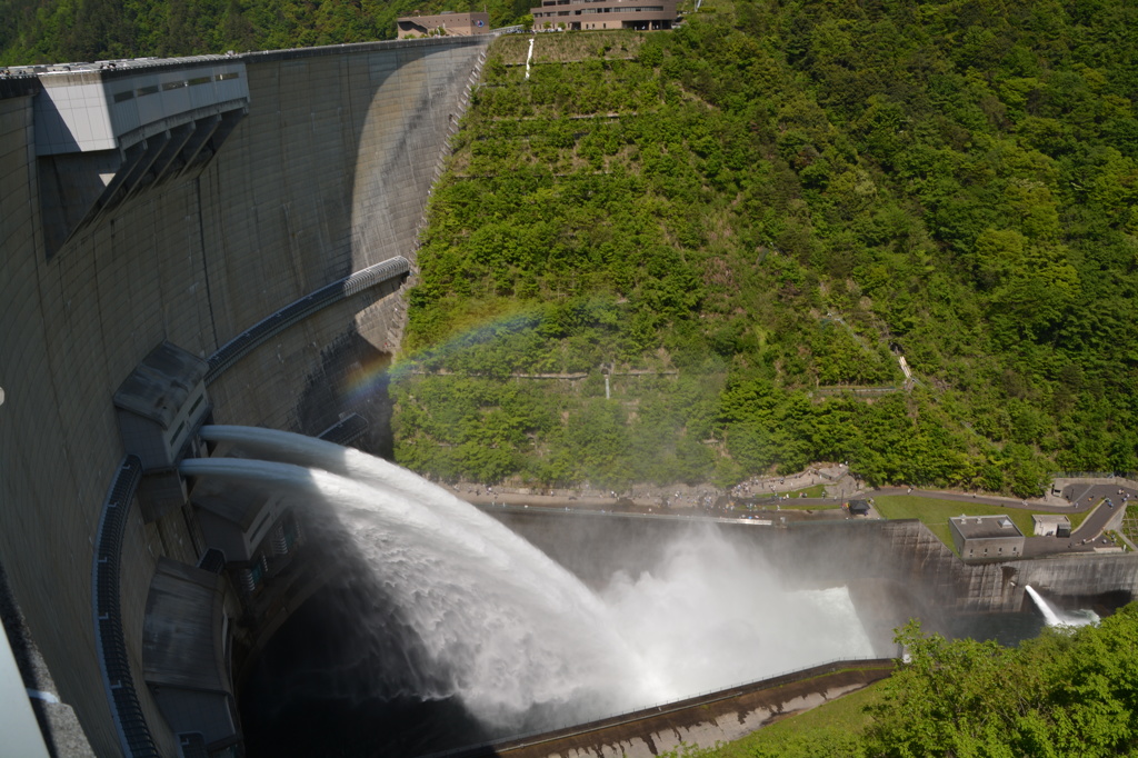 温井ダムの放水　Ⅱ