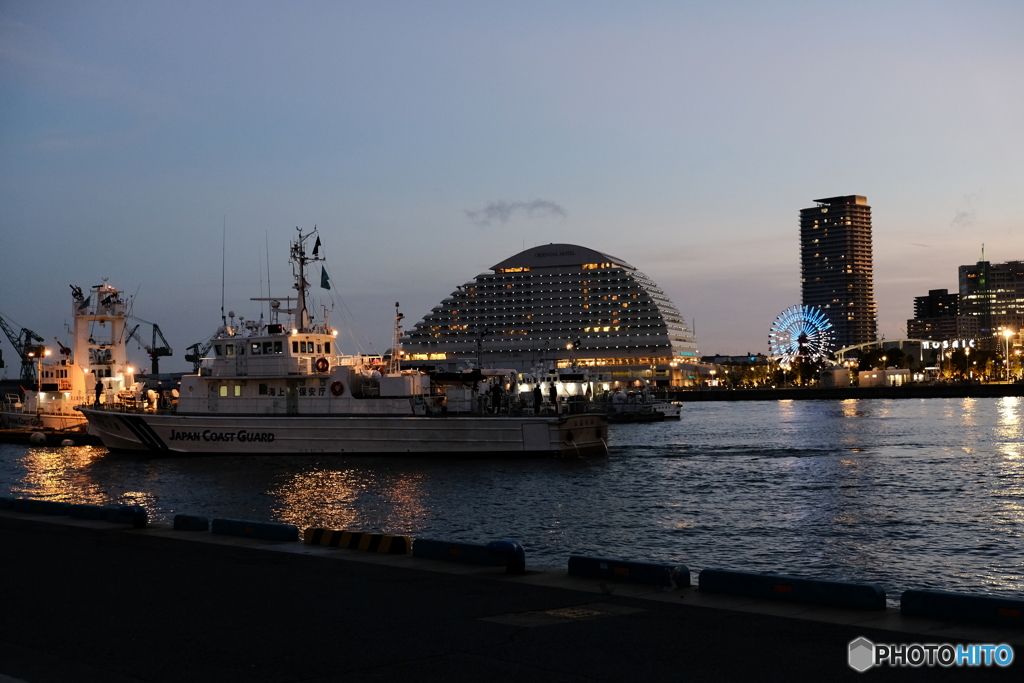 夕暮れ時の神戸港