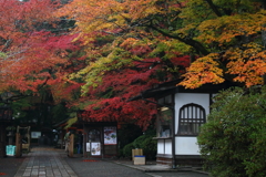 錦秋石山寺　志納所付近