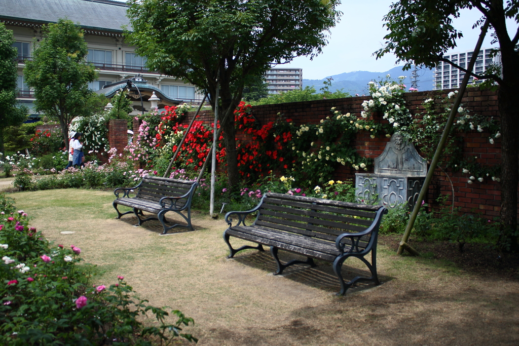 イングリッシュガーデンのベンチ