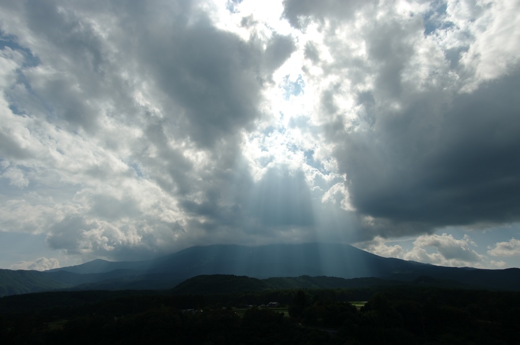 雲間の光