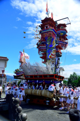 青空と祇園山鉾