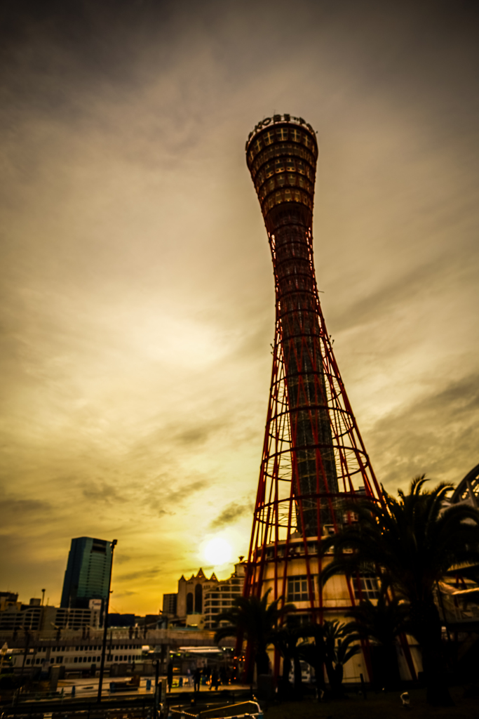 ポートタワーと夕日