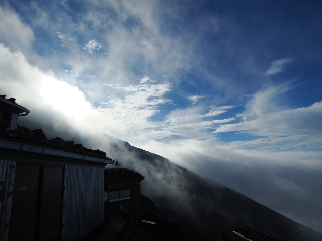 富士山　本八合目　迫ってくる雲