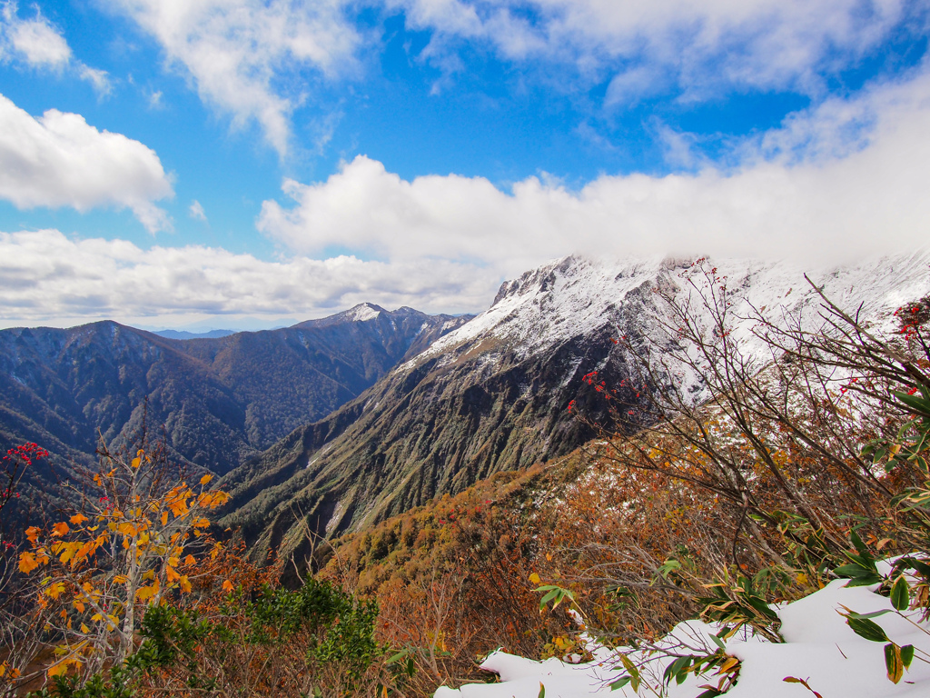 谷川岳　雪と紅葉②