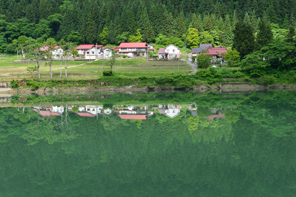 只見川の映り込み