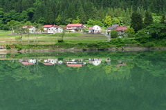 只見川の映り込み