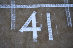 ４１