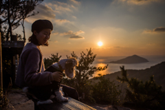 夕日と犬と彼女