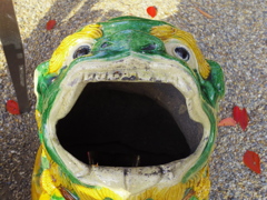 カエル？狛犬？