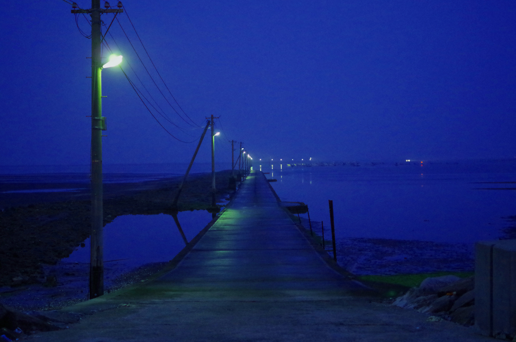 夜明けまえ