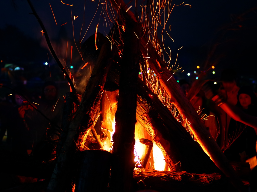 キャンプファイア