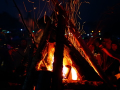 キャンプファイア